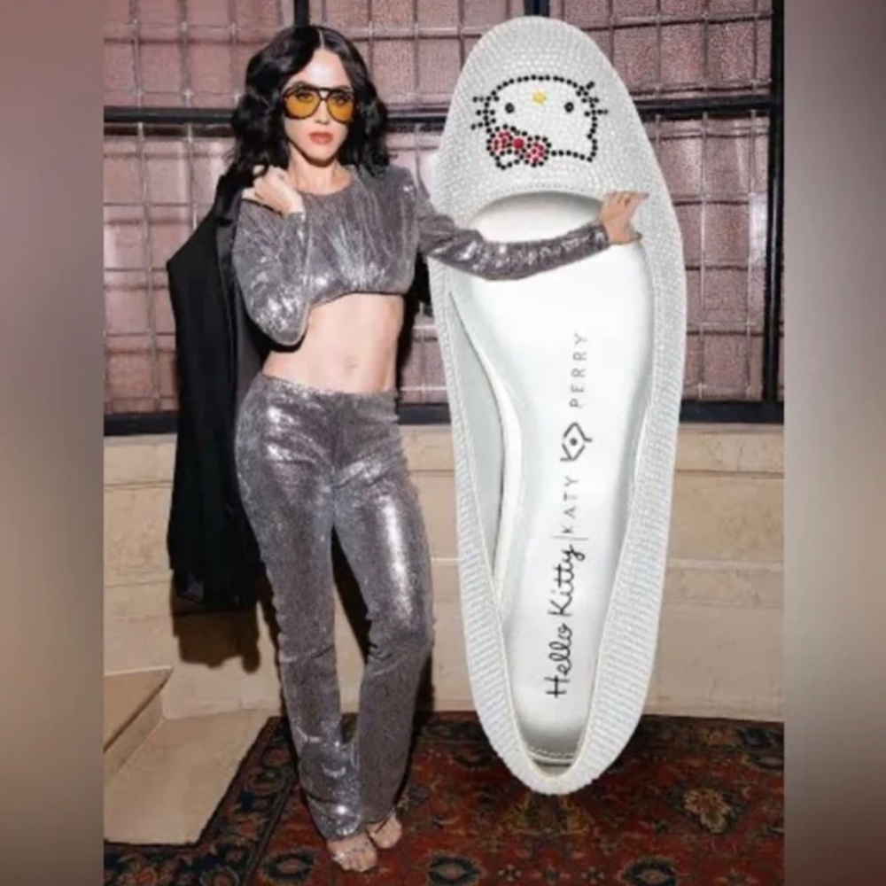 Katy Perry Women's 7.5 Hello Kitty Crystal Ballet Flats Sparkly New - Picture 2 of 5